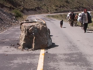 2_boulder_in_road.jpg