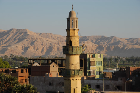 mosque_tower_wide.jpg