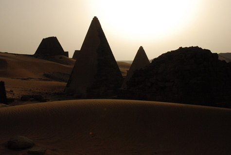 pyramids_silhouette.jpg